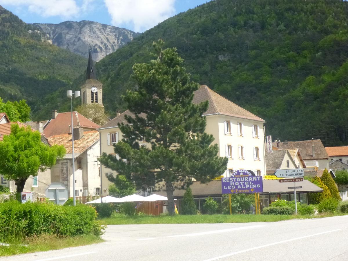 Hotel Restaurant Les Alpins Saint-Julien-en-Beauchene Exterior photo